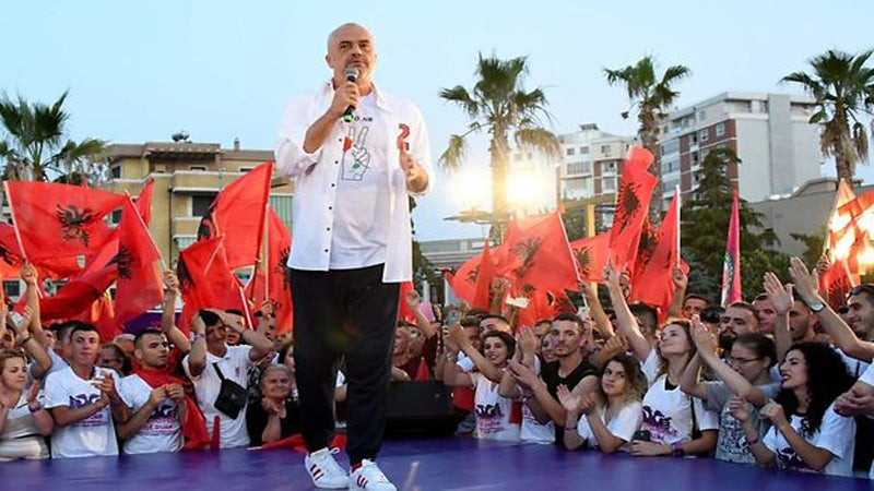 Περίεργη καταγγελία για εμπλοκή της Ελλάδας στις αλβανικές εκλογές